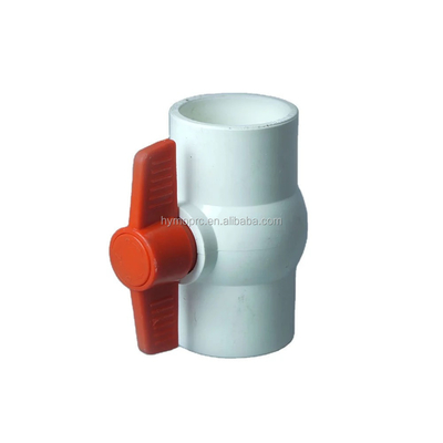 ASTM DIN Standard Λευκή βαλβίδα μπάλας PVC σε όλα τα μεγέθη με μέγεθος 1,5 ιντσών και κόκκινο λαβή